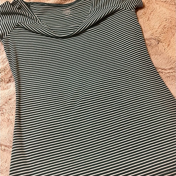 Old Navy Fitted T-Shirt, Size Small - Picture 4 of 5